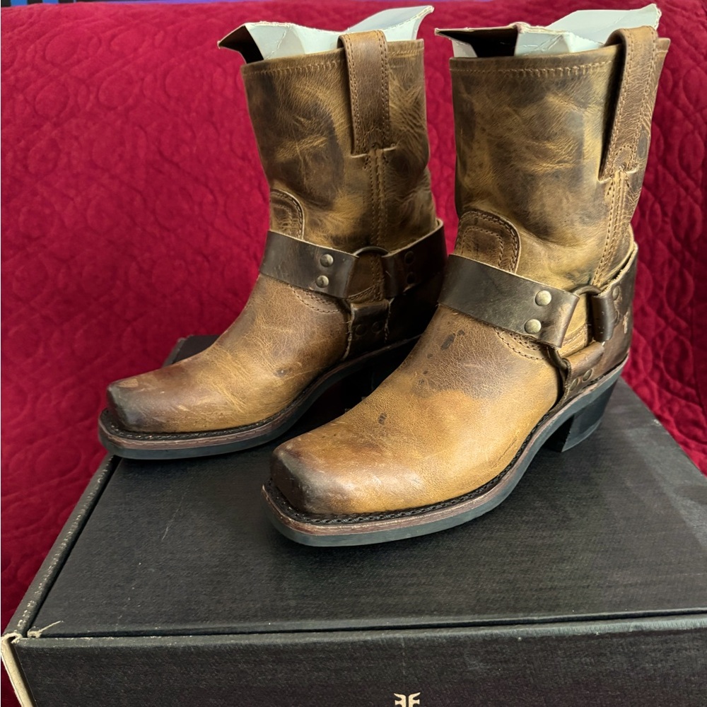 AUTHENTIC Women FRYE HARNESS 8R Leather Boots